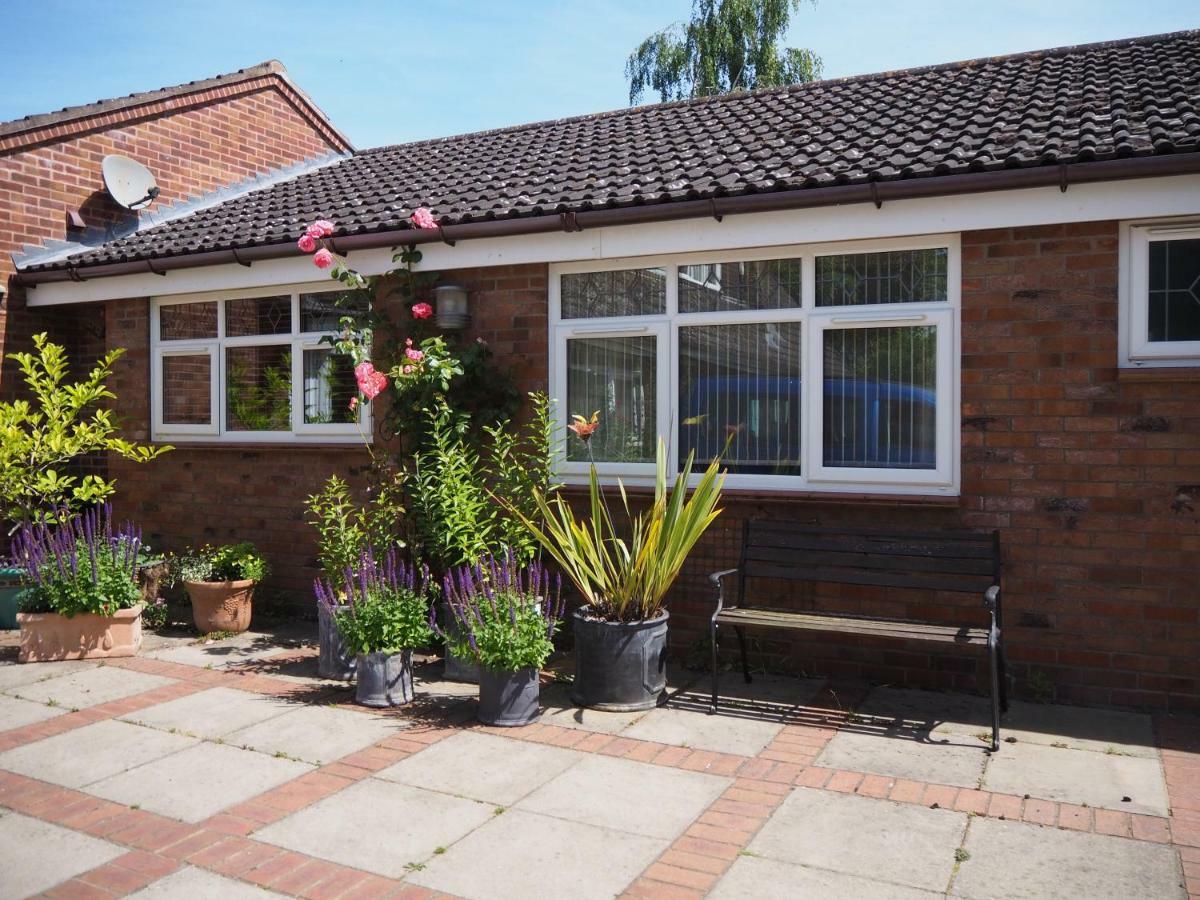 Surlingham Lodge Garden Cottage NWI Buitenkant foto
